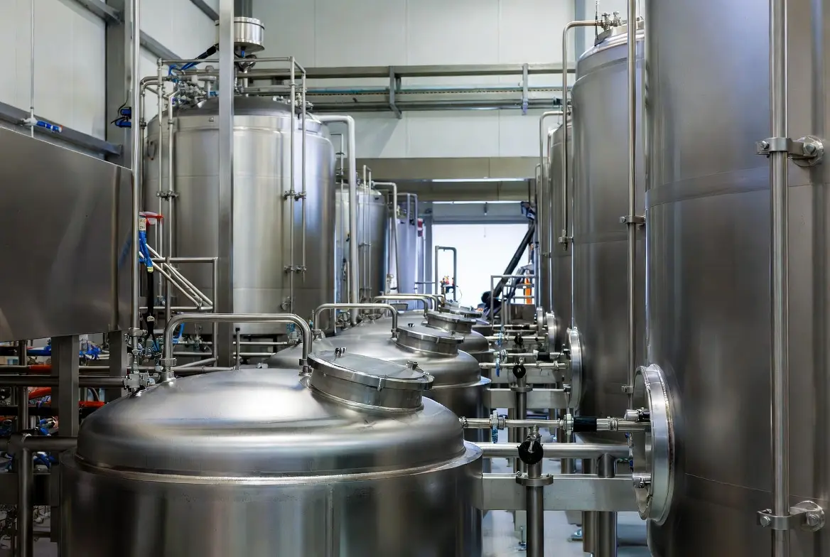 304 vs 316 stainless steel food processing equipment in a clean factory environment